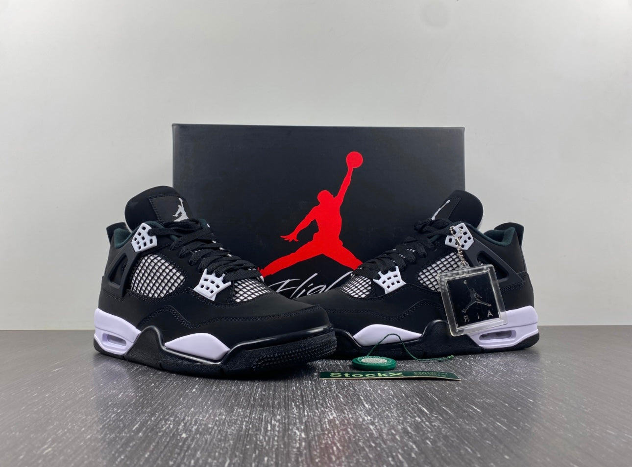 JORDAN RETRO 4